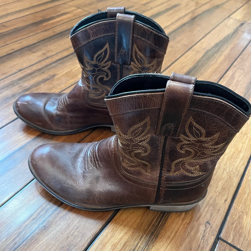 Dingo Brown Leather Western Boots with Embroidery